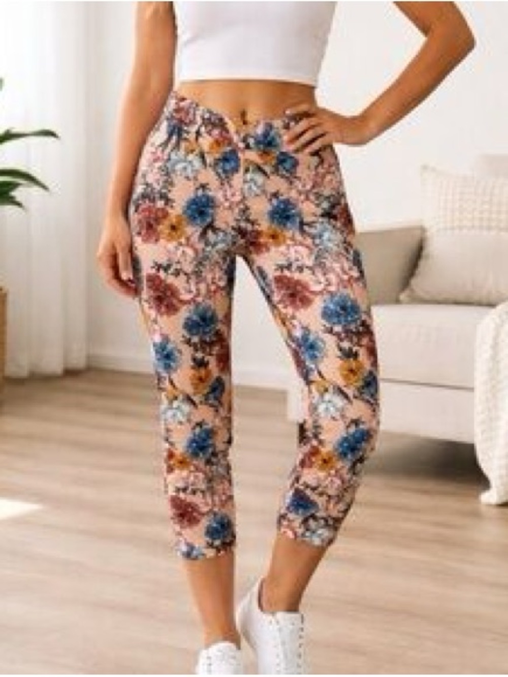 Meg & Margot Women's Pink Floral Capri Pants - Small
